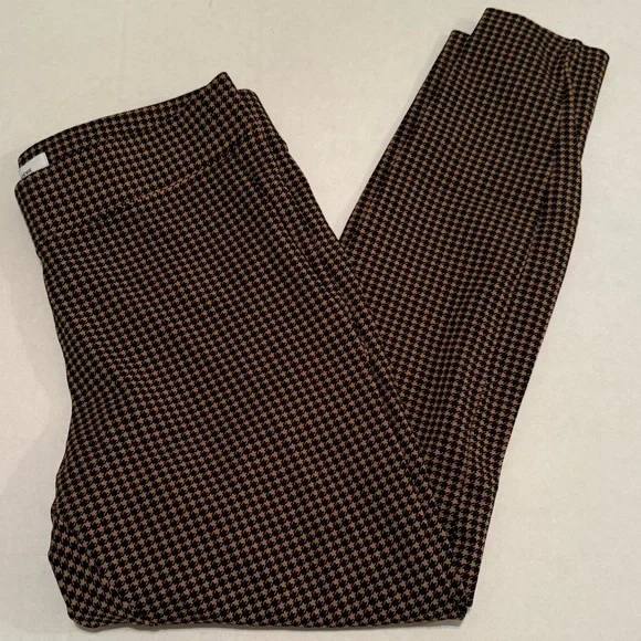 Old Navy High-Waisted Stevie Houndstooth Printed Ponte-Knit Pants - Picture 2 of 10